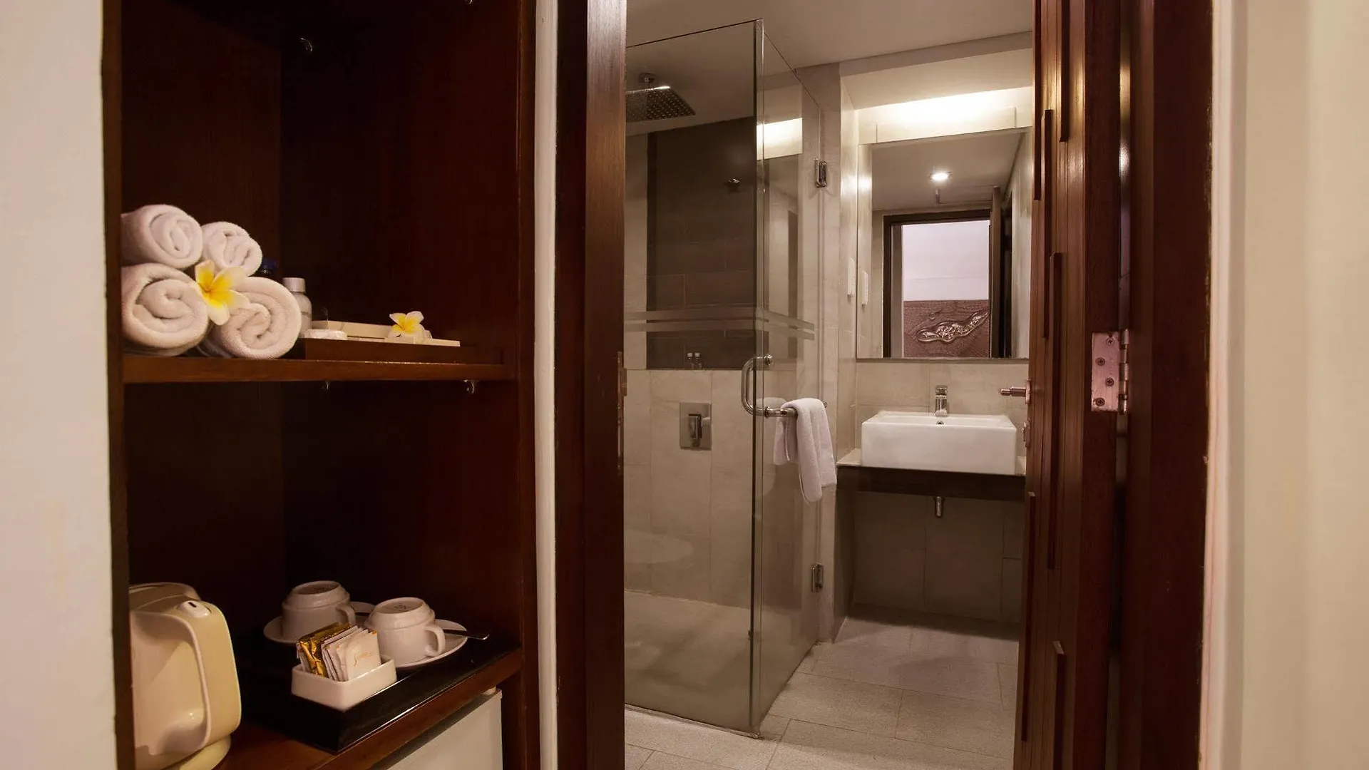 D'Primahotel Seminyak מלון